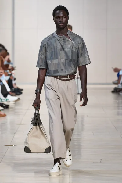 Look 18